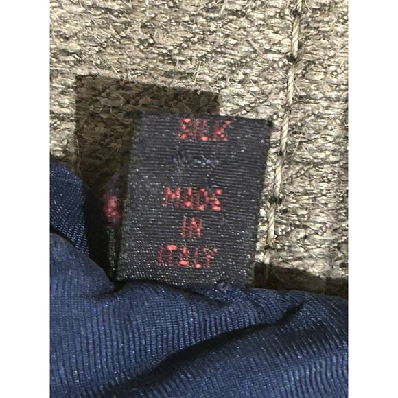 100% Silk Scarf Made in Italy 32" x 32" - Picture 4 of 4